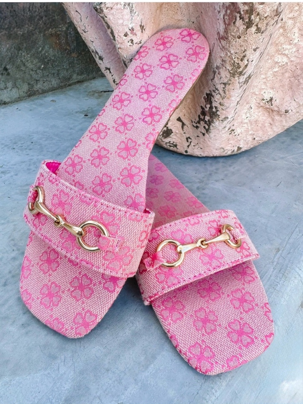 BRAND NEW The Patrizia Floral
Horsebit Sandal